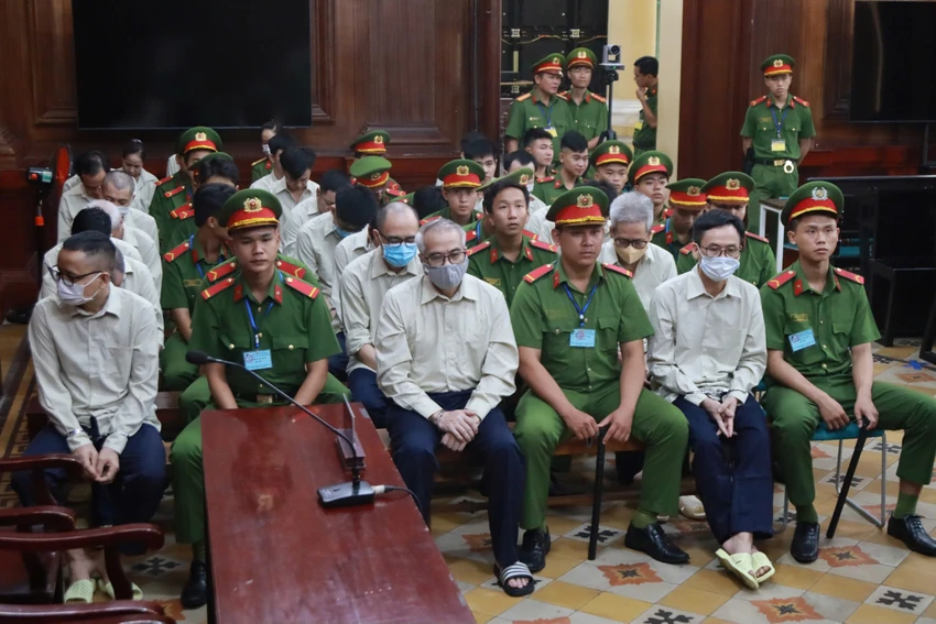 Các bị cáo tại phiên tòa sơ thẩm. Ảnh: HOÀNG GIANG
